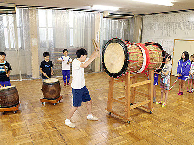 小中学生ら御印太鼓や踊り練習　１９日から御印祭