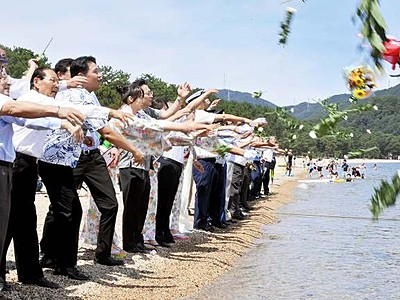 敦賀・気比の松原で海開き　安全祈願「思い出作れる場所に」
