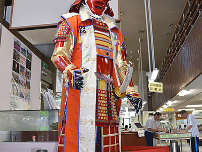 身の丈３メートルの幸村像、上田市役所に登場