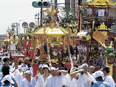 神輿と曳山、港町活気　金沢市の大野湊神社で夏季大祭