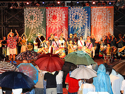 民族音楽　熱く競演　福野で「スキヤキ」開幕