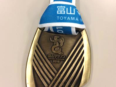 完走メダルに「新湊大橋」デザイン　富山マラソン