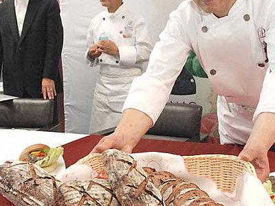 県産小麦とワイン使った高級パン　軽井沢プリンスホテルが販売へ