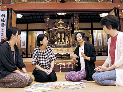 本堂で男性向けヨガ、能美市辰口町の誓立寺　１０月から教室開催