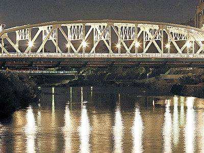 犀川大橋、冬のきらめき　２月までライトアップ