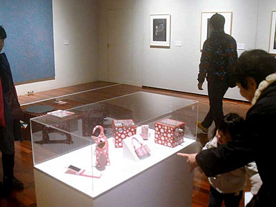 草間弥生さん常設展、盛況　文化勲章決定後の松本市美術館