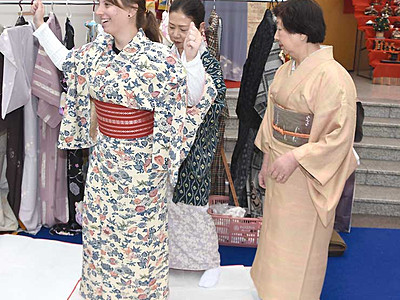 日本の文化を長野駅で紹介　忍術や着付け...外国人旅行者ら楽しむ