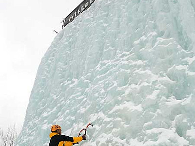 来れ！アイスクライマー　川上に高さ１２メートルの人工氷壁