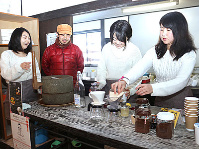 「慶応大生」カフェで住民元気に　地滑り被害の利賀