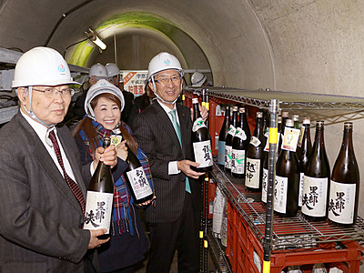 宇奈月ダムで日本酒貯蔵　秋に蔵出し