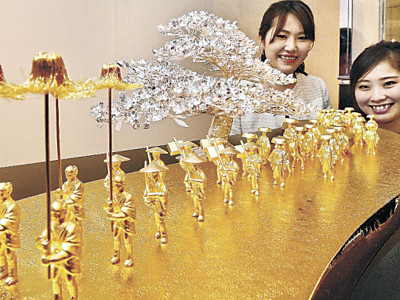 純金の大名行列　２１６０万円、金沢の百貨店で展示
