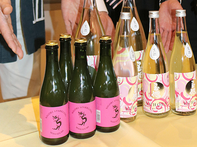 「富山オリジナル日本酒」２種類を披露県酒造組合