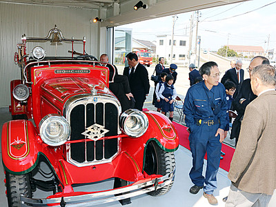 県内最古の消防車「チャンドラ号」公開　砺波消防署