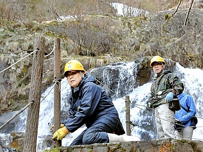 仏御前の滝、安全柵を設置　散策客の出迎え準備ＯＫ