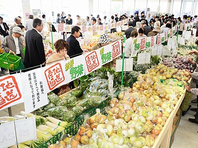 坂井の新鮮野菜や花ずらり　ゆりの里公園に直売所オープン