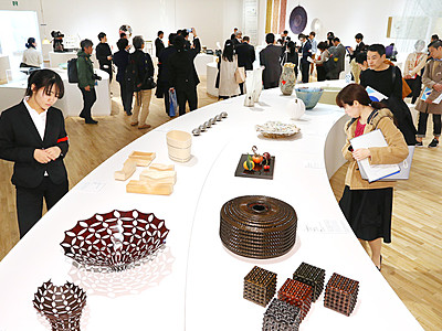 ワールド工芸・素材展、１６日開幕　富山県美術館