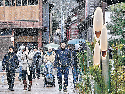 雪のひがし茶屋街を散策