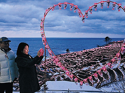 千枚田に輝くハート　輪島でバレンタイン向け電飾