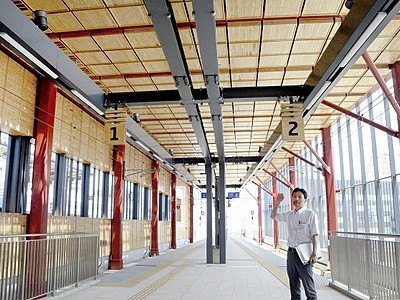 県産材で温かみ　えち鉄福井駅　新駅舎完成　２４日から供用開始