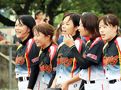 魚津で熱戦始まる　全日本大学女子野球選手権