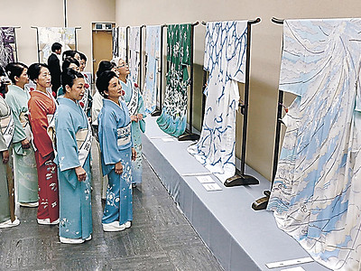 着物と帯、意欲作並ぶ　県美で加賀友禅工芸展