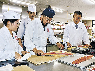 台湾の料理人　石川で本場の和食を研修