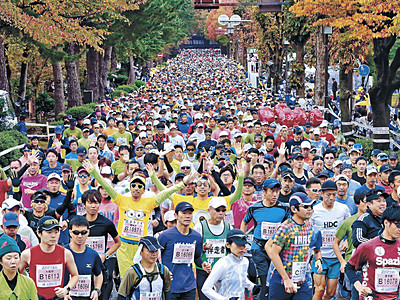 秋の城下町駆ける　第４回金沢マラソンに１万３０４９人
