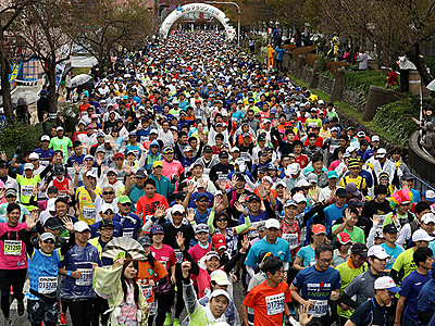 秋の越中路駆ける　富山マラソン