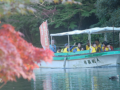 高岡古城公園で遊覧船運航開始　２５日まで