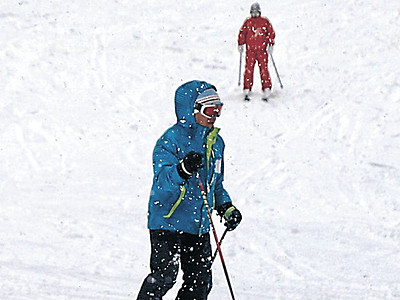 待望の営業、初滑り満喫　小松・大倉岳スキー場