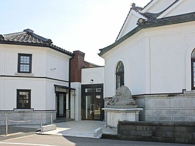 旧直江津銀行「ライオン像のある館」４月開館