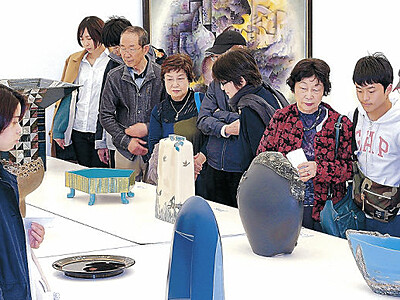 美術王国の威容に触れ　金沢で「現美」一般公開始まる