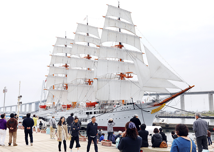 富山県 平成最後の優美な姿 海王丸２５０回目の総帆展帆 北陸新幹線で行こう 北陸 信越観光ナビ
