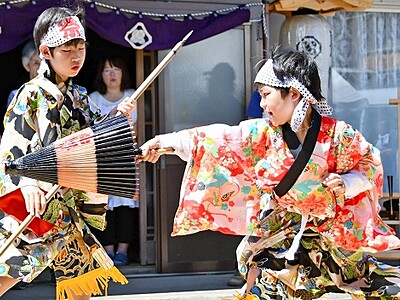 太刀振りや神楽、街に熱気　福井・高浜七年祭