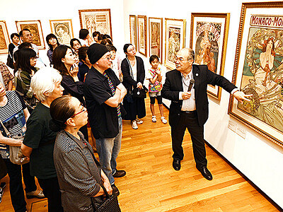 ミュシャ展一般公開始まる　高岡市美術館
