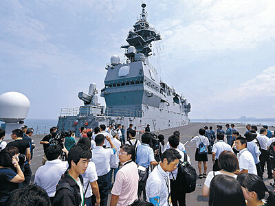 護衛艦かが、石川の美搭載　金沢港沖で特別公開