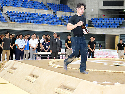 大相撲富山場所の土俵完成　１日に富山市総合体育館で開催