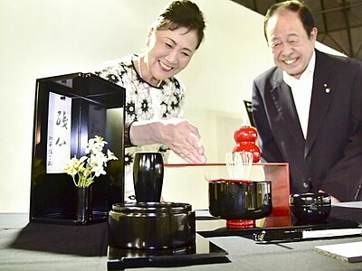 「感動」漆黒の茶箱　日本文化発信へ越前漆器協組が製作