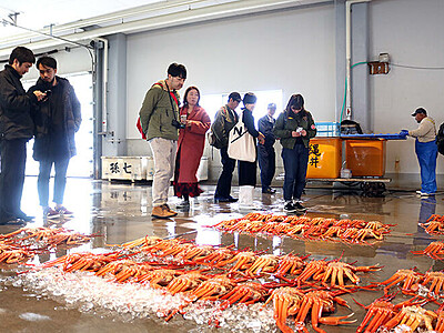 富山湾の魚に親しむ　県外料理人らツアー参加