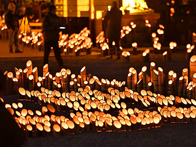 優しい光１万1000本　穂高神社で「安曇野神竹灯」