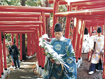 石浦神社、鳥居１０１基ずらり　新たなシンボル完成