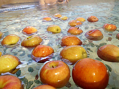 甘い香りとゆーらゆら　松本の美ヶ原温泉　１２旅館で「りんご湯」