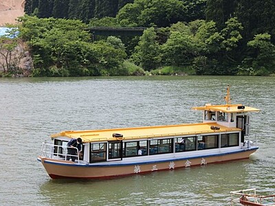 水面の風 さらに心地よく　阿賀野川遊覧船が再開