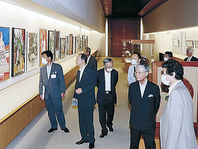 現代美術展能美展が開場式　市九谷焼美術館、１２日一般公開