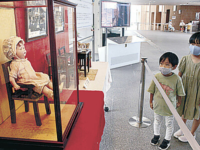 青い目の人形　津幡町が文化会館に展示