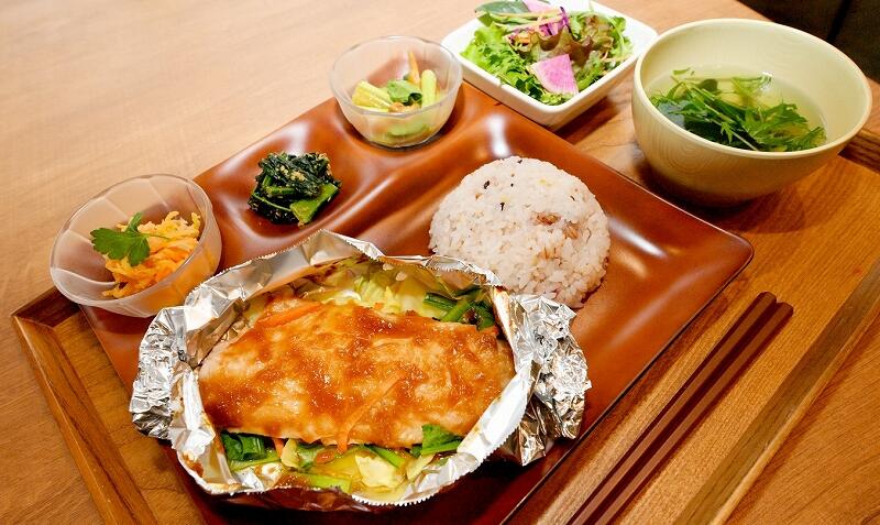 喜ね舎のレストラン「ベジテラス」で２月１日に限定３０食で提供されるサクラマスなど福井市の特産物を使った特別メニュー
