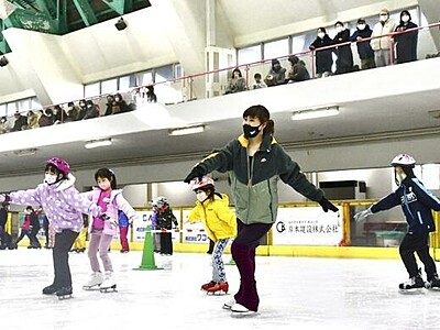 村上佳菜子さん福井県でスケート教室　フィギュアのソチ冬季五輪代表