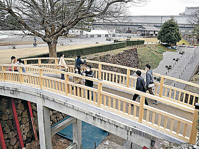 「極楽橋」輝き再び　金沢城公園、２０年ぶりの改修完了　欄干に国産ヒノキ、御堂時代からの歴史つなぐ