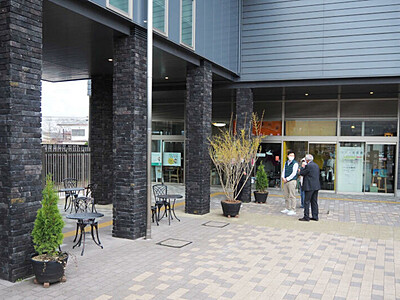 中軽井沢駅隣に屋外バー開設へ　「くつかけテラス」が名称募集