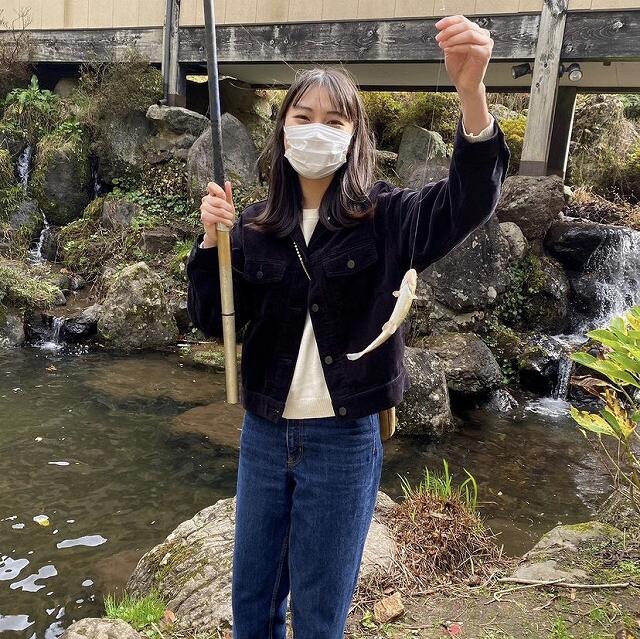 山の中で魚釣りを楽しむことができる「天池の宿」＝福井県池田町